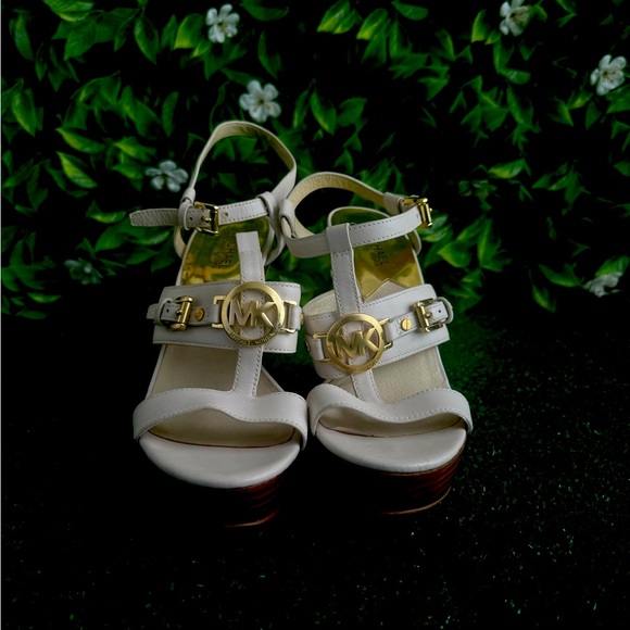 Michael Kors off-white wedge sandals with gold-tone hardware - Picture 4 of 4